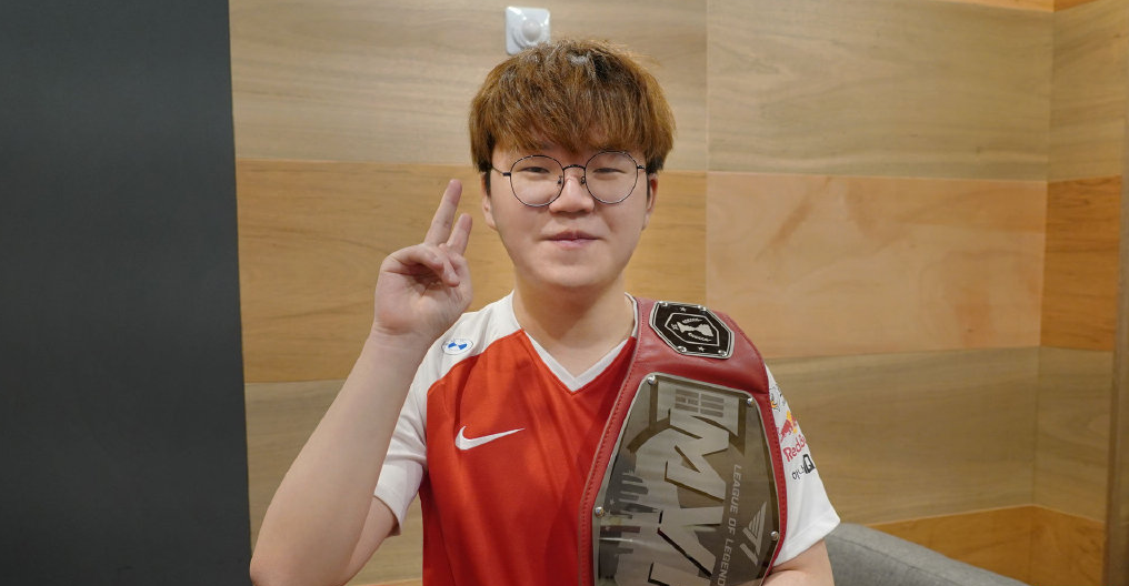 开云下载-GEN力克FLY，ShowMaker操刀奇招英雄翻盘鏖战多局四强赛，技惊四座的简单介绍