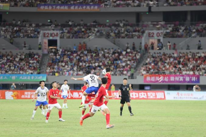 开云平台-包含势均力敌！谁能在球场上占据上风的词条