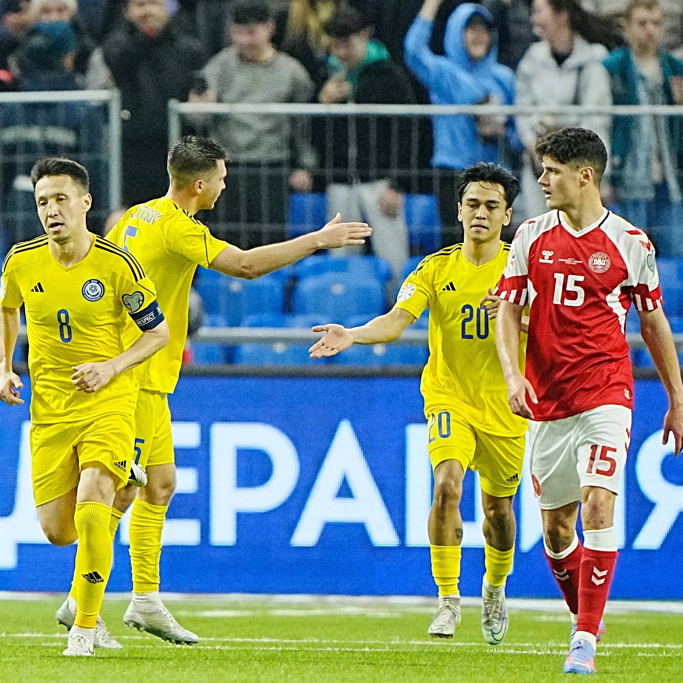 包含势均力敌！谁能在球场上占据上风的词条