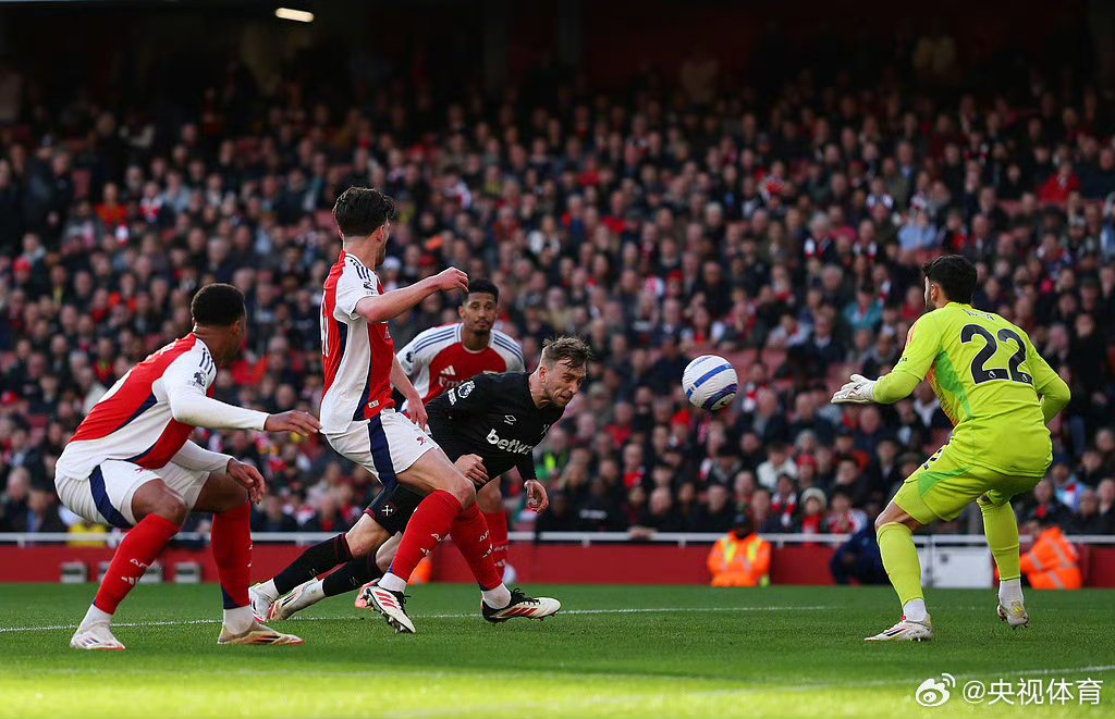 曼联主场大胜西汉姆联，继续保持不败