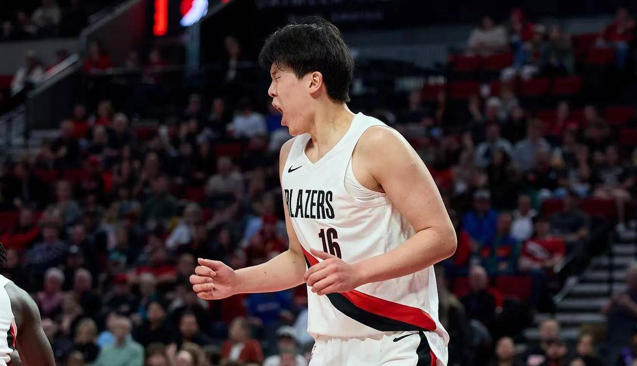 开拓者后卫三分火力全开，轻松击败对手