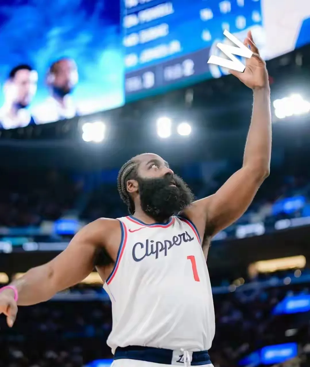 开云体育下载-火箭险胜骑士，哈登再度砍分赢球