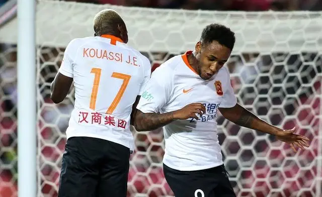 上港客场击败富力，积分榜稳居第二