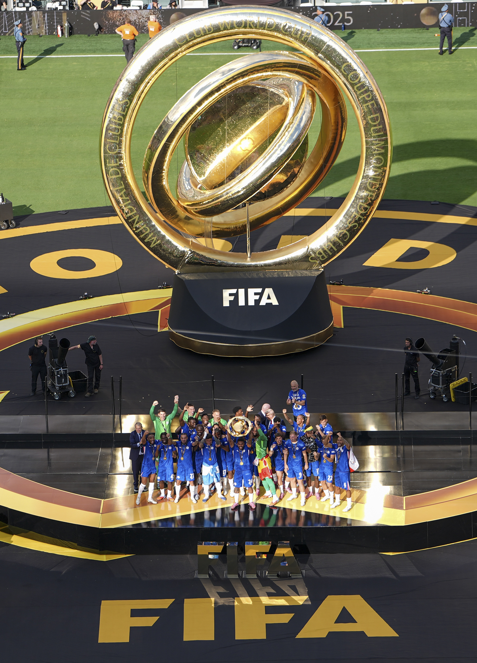 每一场足球比赛都是一场精彩的视听盛宴