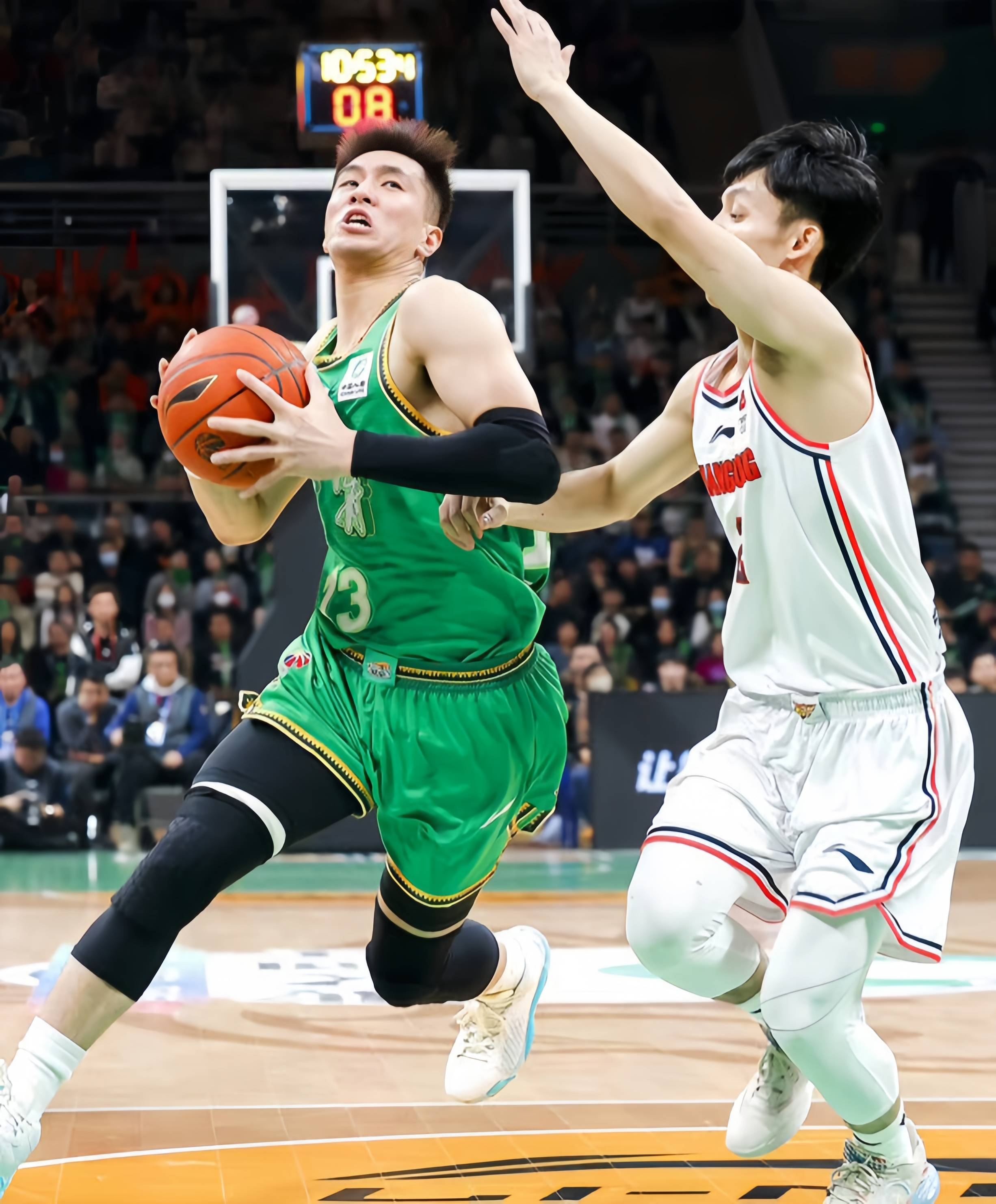 广东与辽宁队强强对抗，辽篮狂胜获胜