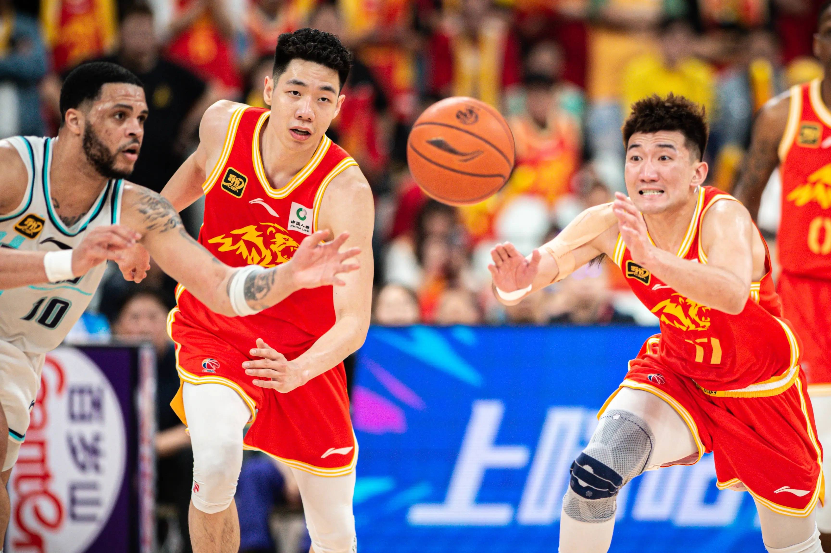 包含浙江男篮客场击败青岛队，赢得三连胜的词条