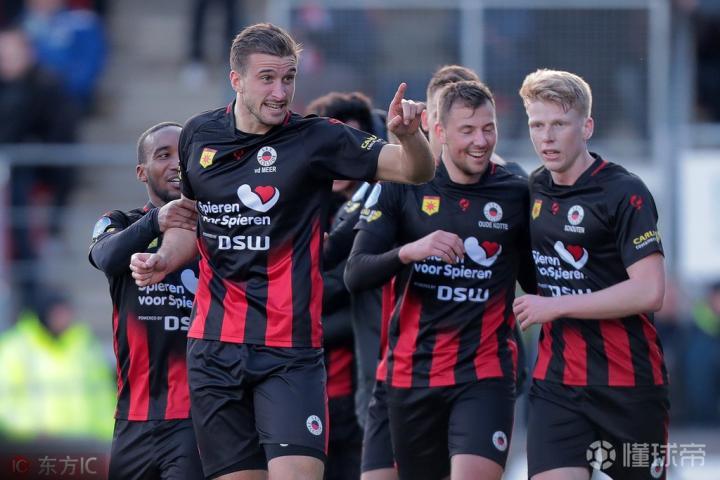 开云下载-包含狼队主场大败，荷甲劲旅稳坐胜局的词条