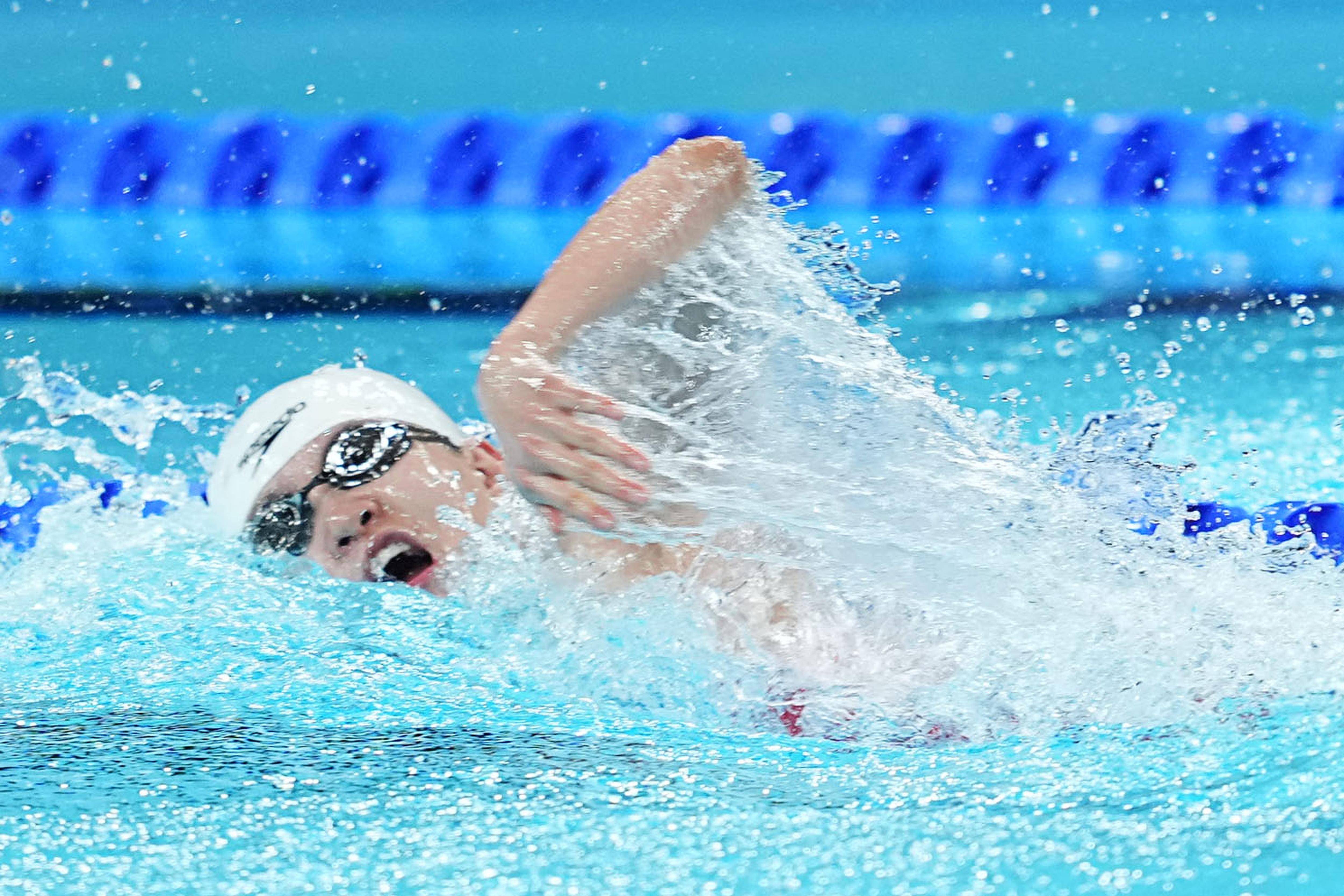 比利时运动员在游泳比赛中取得佳绩，夺得亚军的简单介绍