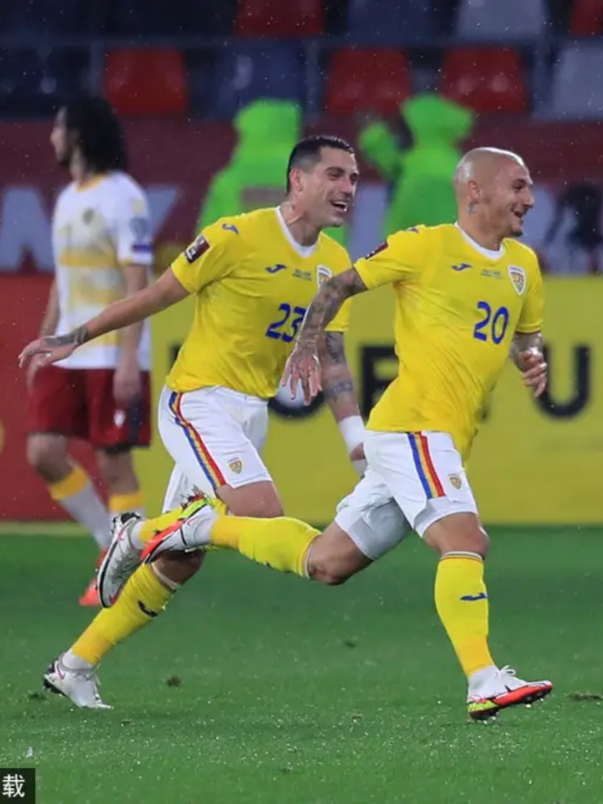 比利时队全力拼抢，晋级欧洲杯