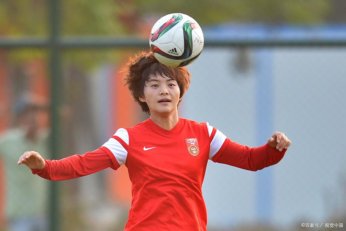 关于女足名将王霜交流俱乐部经验的信息