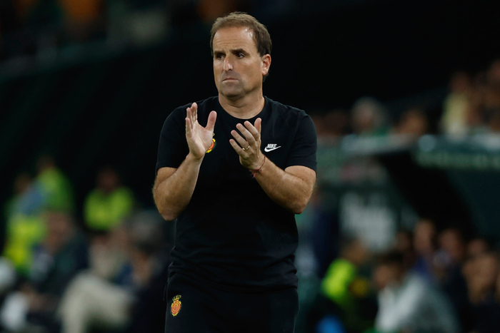 包含贝蒂斯新任主帅上任后成绩回升，球队局势趋向好转的词条