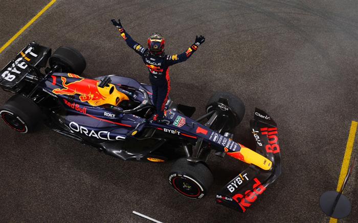 开云体育-关于阿斯顿马丁绝杀雷诺车队，维斯塔潘带队取胜的信息