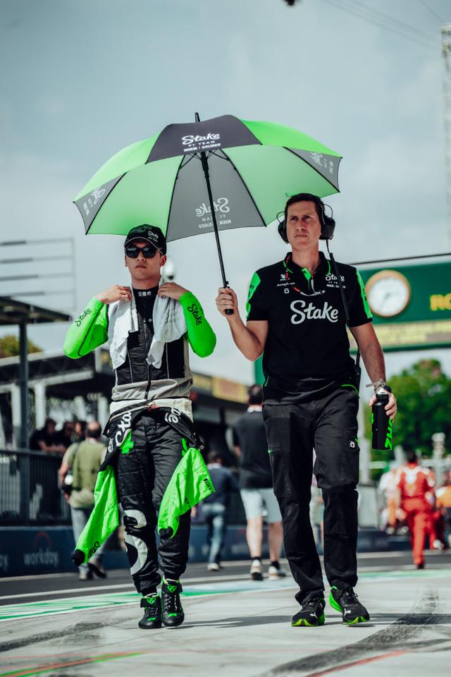 阿斯顿马丁完胜哈斯车队，周冠宇带队取胜的简单介绍