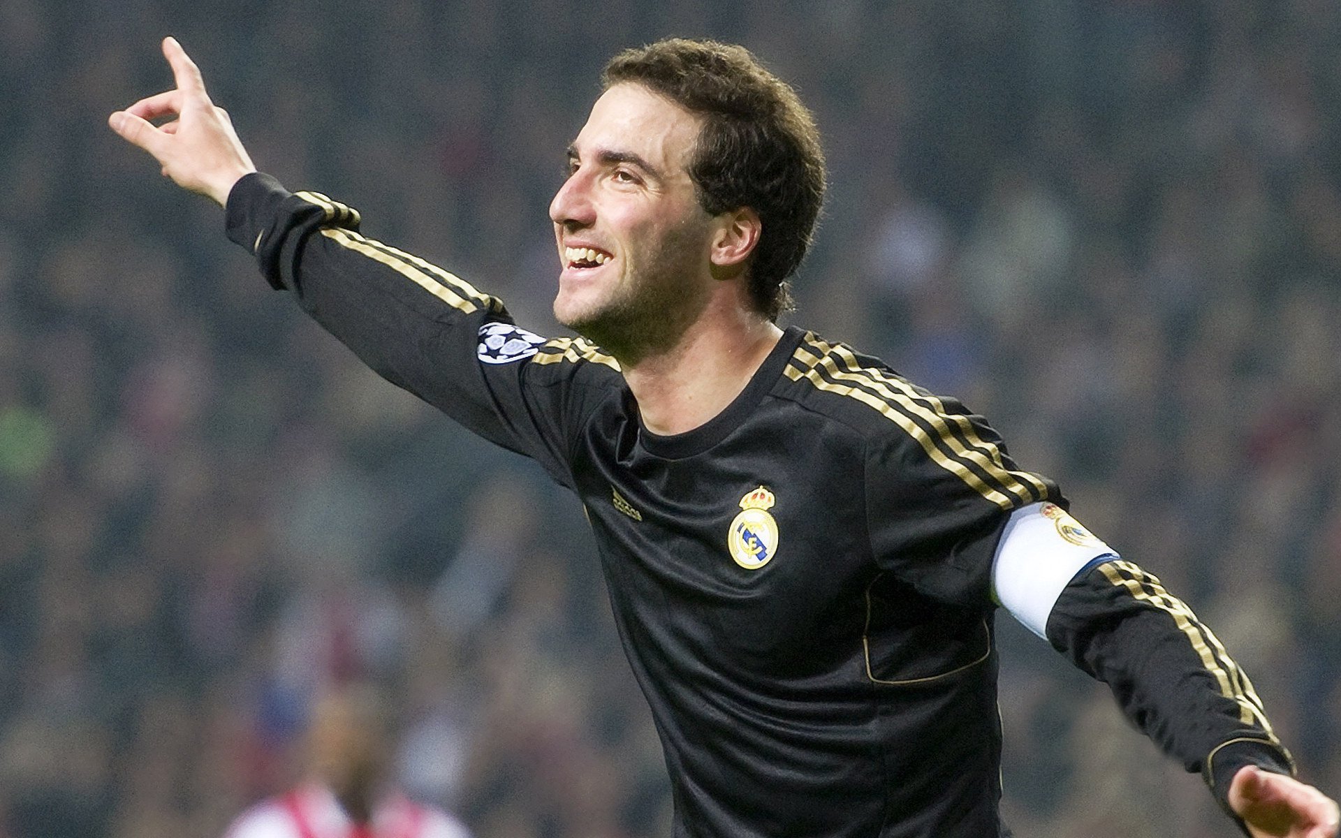 开云体育下载-从洪都拉斯生死战到曼联关键先生，阿尔瓦雷斯的双重足球人生