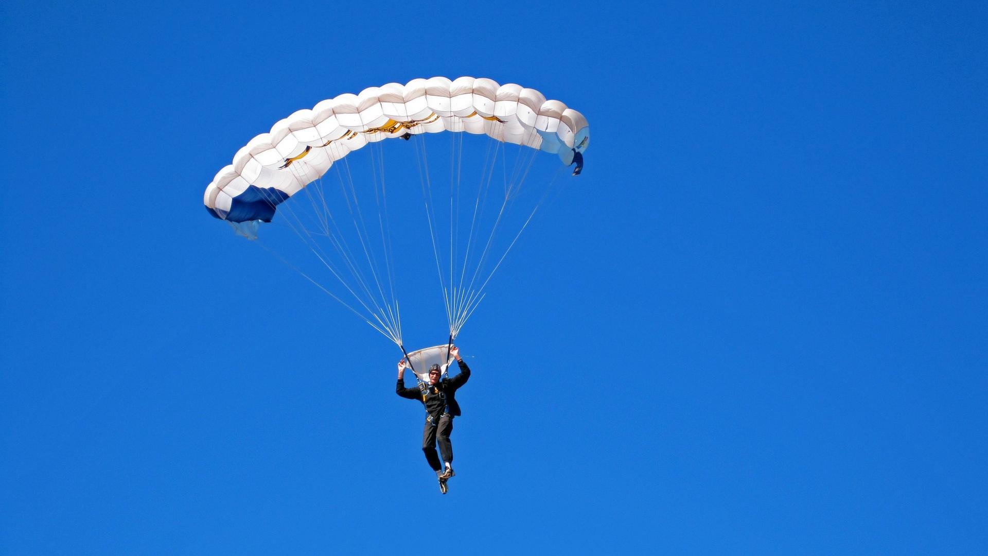 国王单节统治力定乾坤，杰伦·格林关键节点连斩广东—现代篮球的唯一性启示