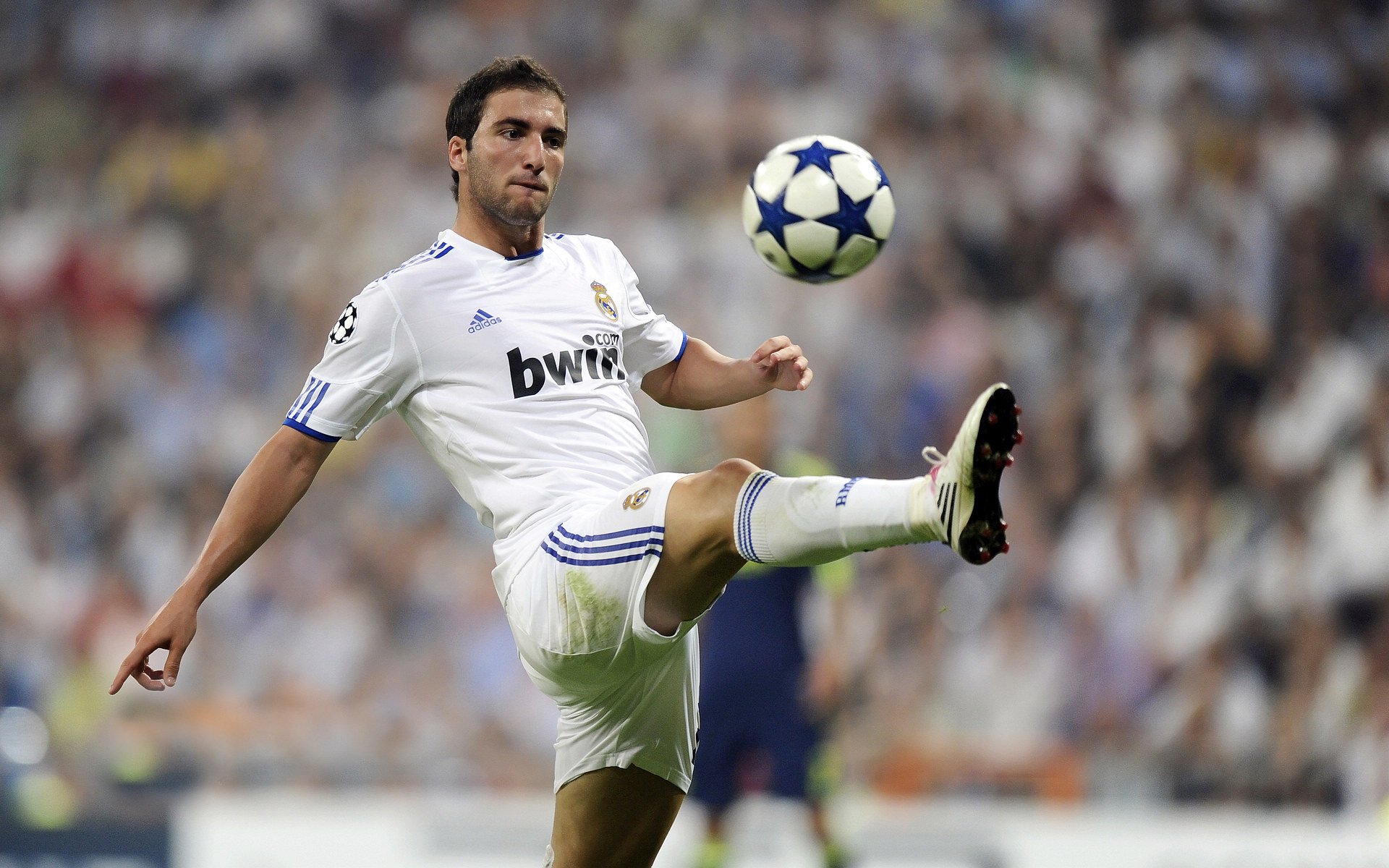 开拓者压制雷霆，德罗赞在西甲国家德比接管比赛，跨越时空的竞技场传奇